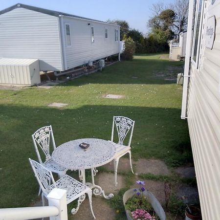 Private Caravan Situated At Parkdean Holiday Resort St Margaret'S At Cliffe Number 18 Buitenkant foto