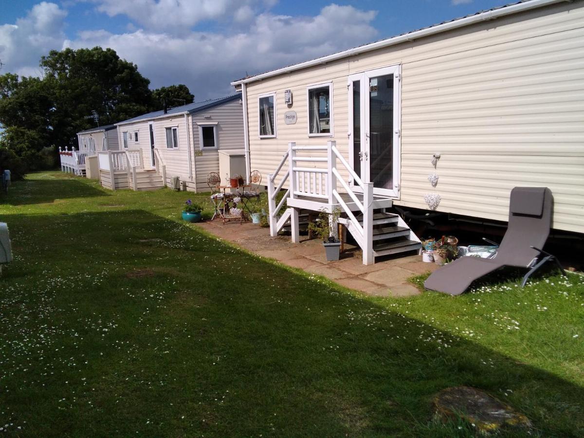 Private Caravan Situated At Parkdean Holiday Resort St Margaret'S At Cliffe Number 18 Buitenkant foto