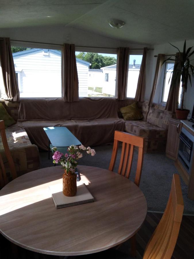 Private Caravan Situated At Parkdean Holiday Resort St Margaret'S At Cliffe Number 18 Buitenkant foto
